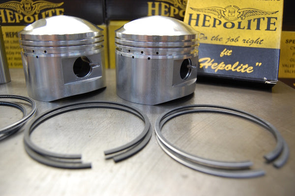 Triumph T140 TR7 Hepolite piston set with packaging