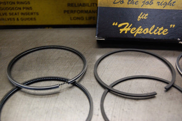 Hepolite T140 Triumph piston rings close up