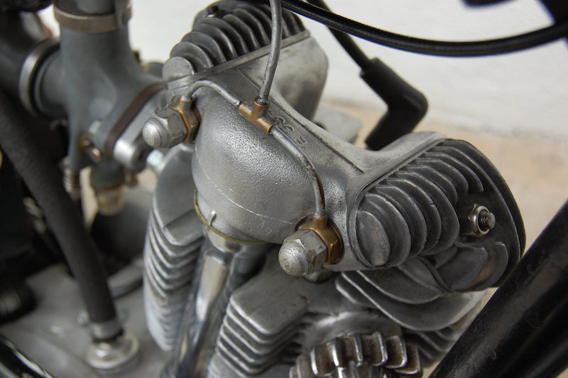 triumph t20 タイガーカブ トライアンフ シリンダーヘッド 欠けあり TRIUMPH T20 CUB ROCKER BOX REBUILD KIT – Franz and Grubb Engine